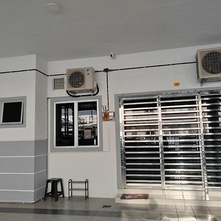 My Homestay Sitiawan - Astronaut Space House 8 Pax Екстериор снимка
